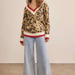 Leopard Jacquard Brushed V-Neck Sweater – Soft & Stylish Animal Print Sweater for Women