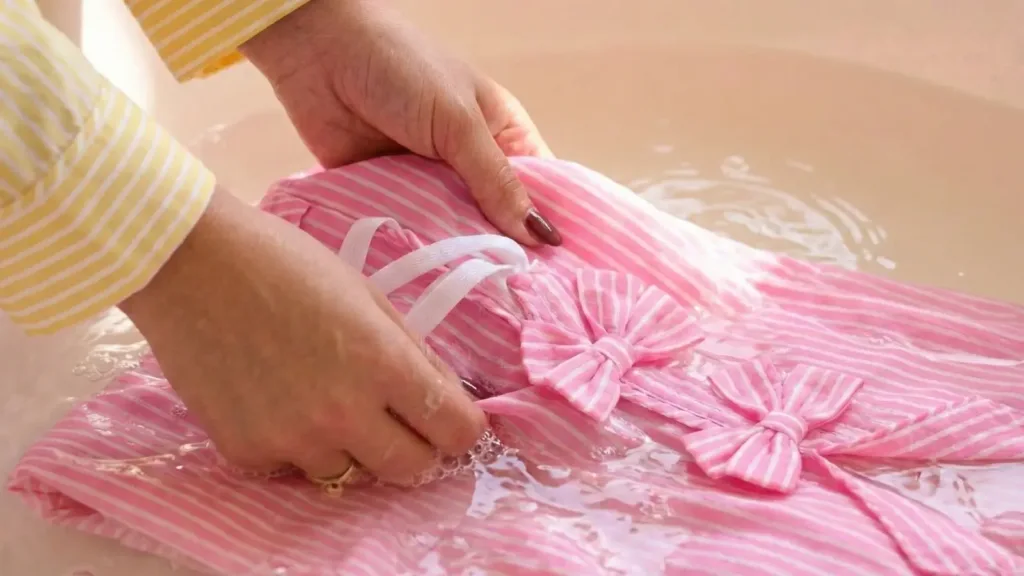 How to Clear Polyester-Cotton Pajamas and Loungewear